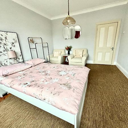 Winton House Home Stay Bournemouth Exteriör bild