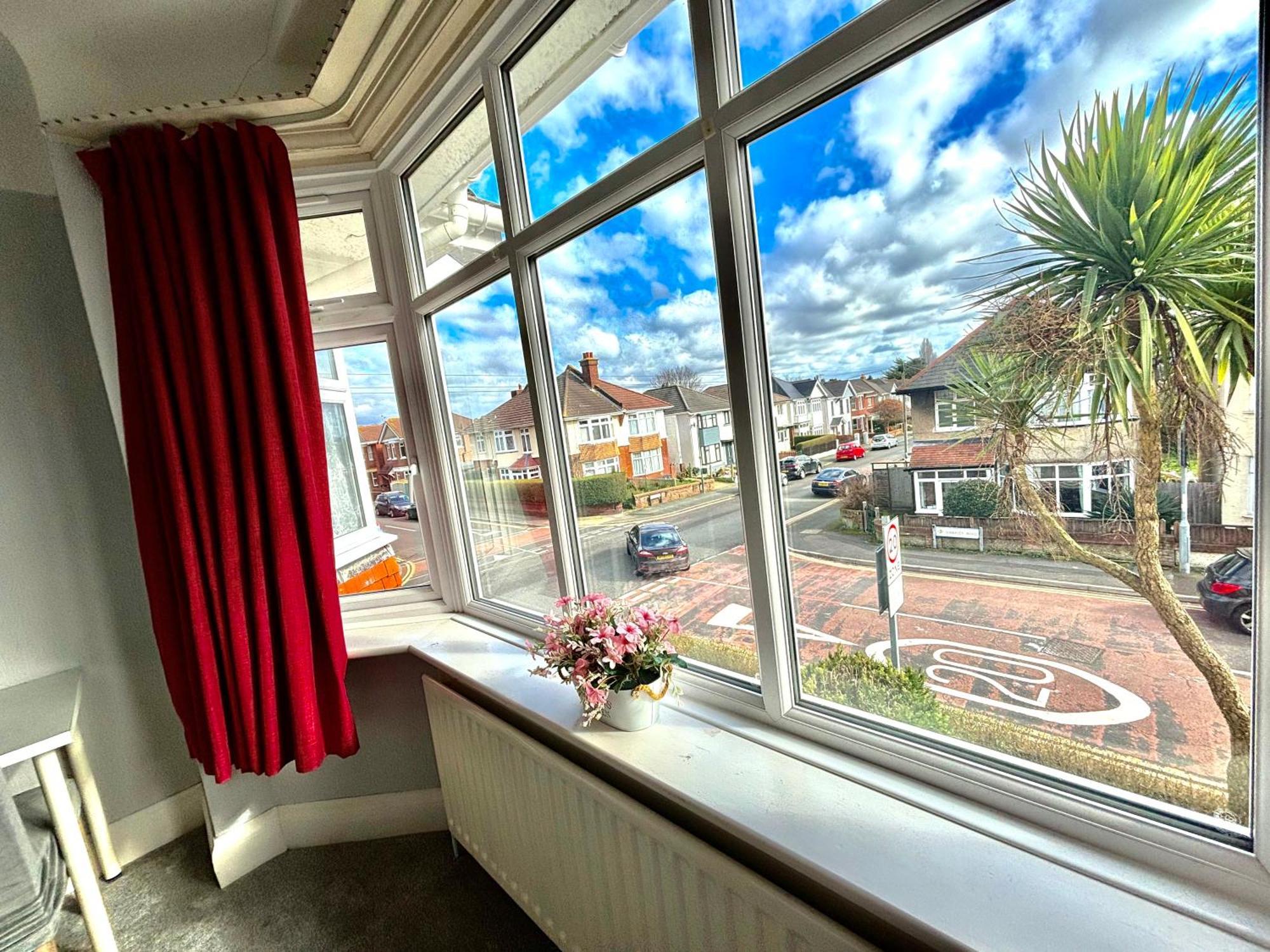 Winton House Home Stay Bournemouth Exteriör bild